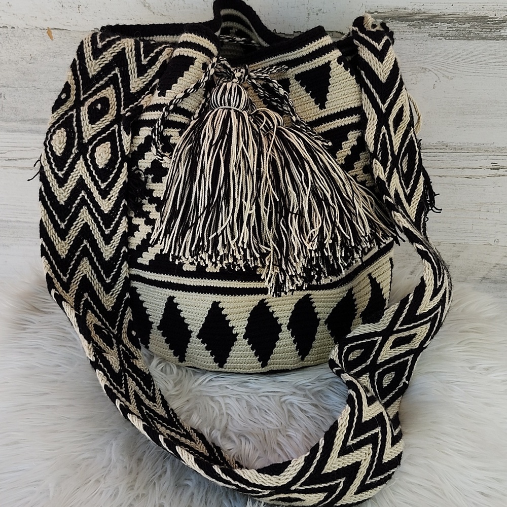 CHILA HANDMADE DRAWSTRING BUCKET BAG - Picture 11 of 13